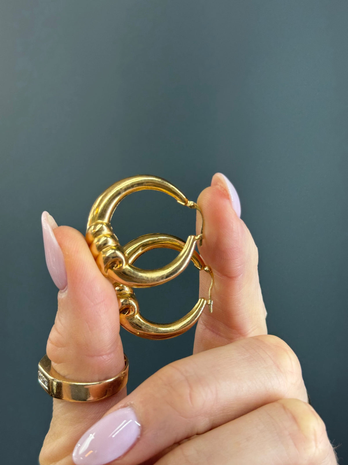 Vintage 14k Scalloped “Ram” Hoops