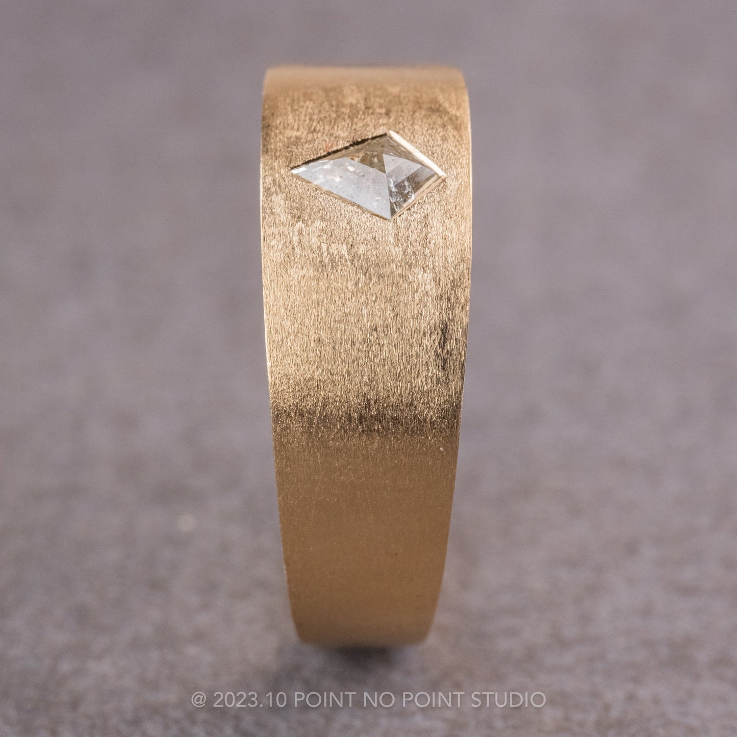 Salt and Pepper Kite Diamond Mens Leo Wedding Band, Comfort Fit