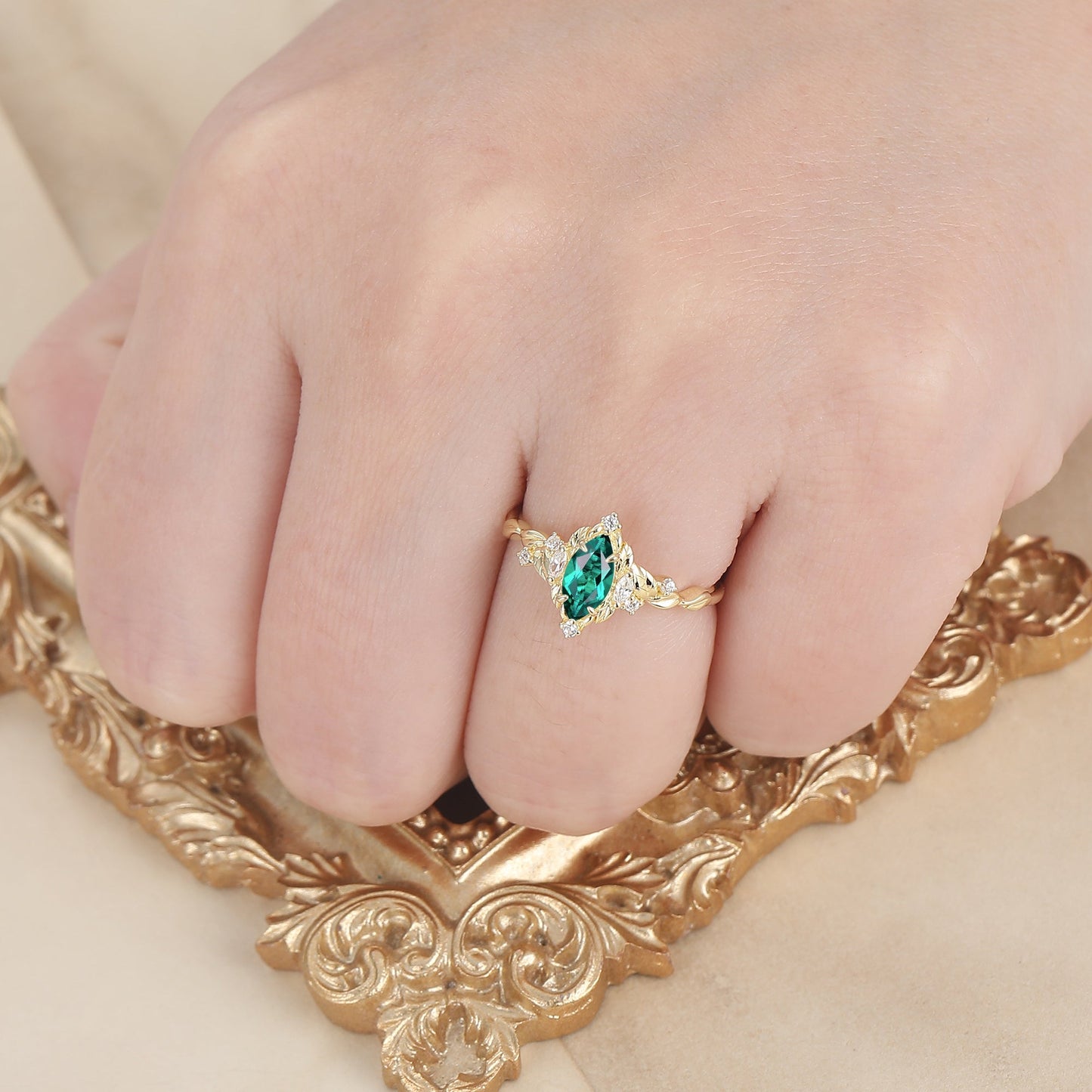 Retro Leaf Cradled Marquise Emerald Women Wedding Ring Noble Claw Prong Emerald Bridal Ring For Her