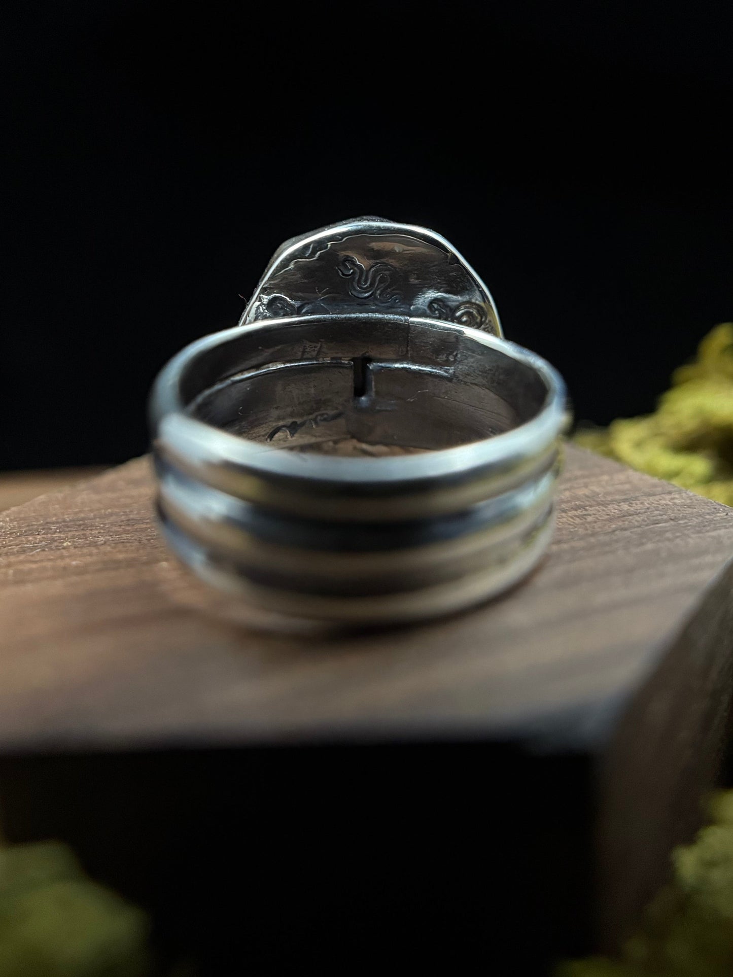 The Black Dog Ring
