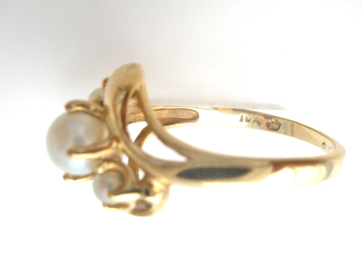 10K Gold Triple Pearl Ring JJ Size 5.5