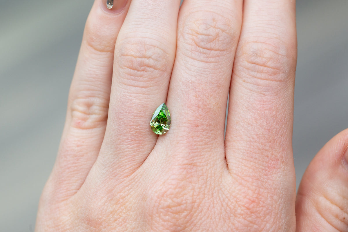 1.10ct Fancy Vivid Green Pear Lab Diamond, VVS2
