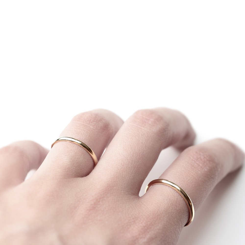 ESSENTIAL GOLD HALF ROUND BAND