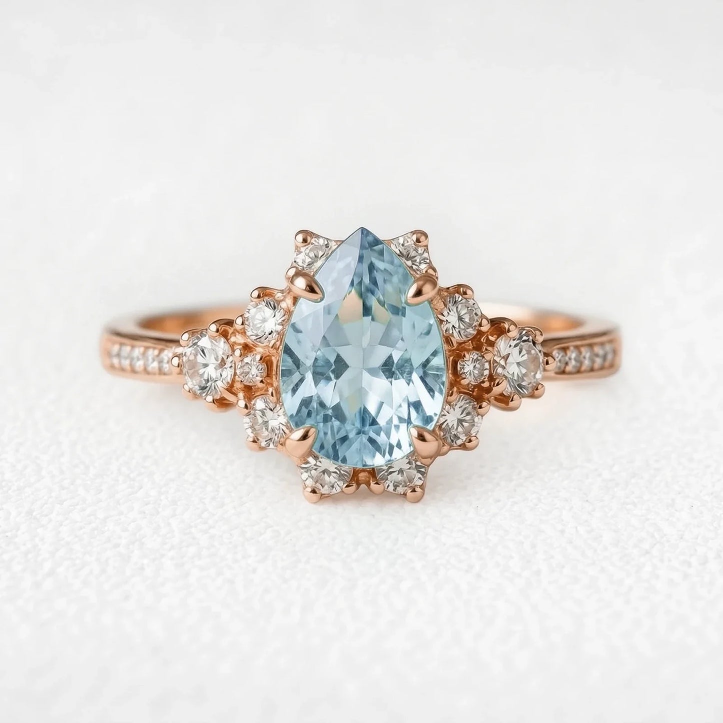 Cora‘s Lagoon | Pear Cut Aquamarine Halo Engagement Ring