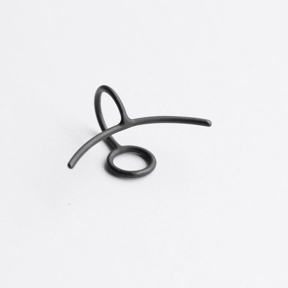CIRCLE & LINE OXIDIZED EAR CUFF