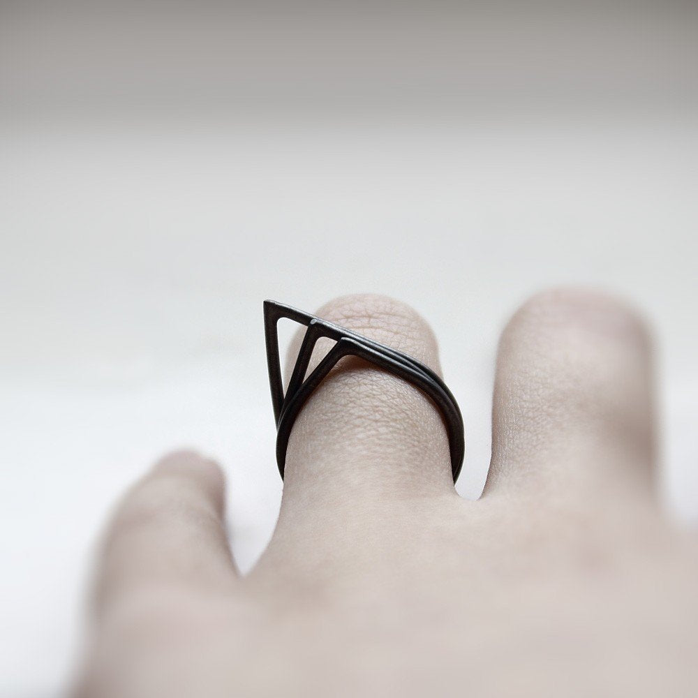 BLACK THORN RINGS