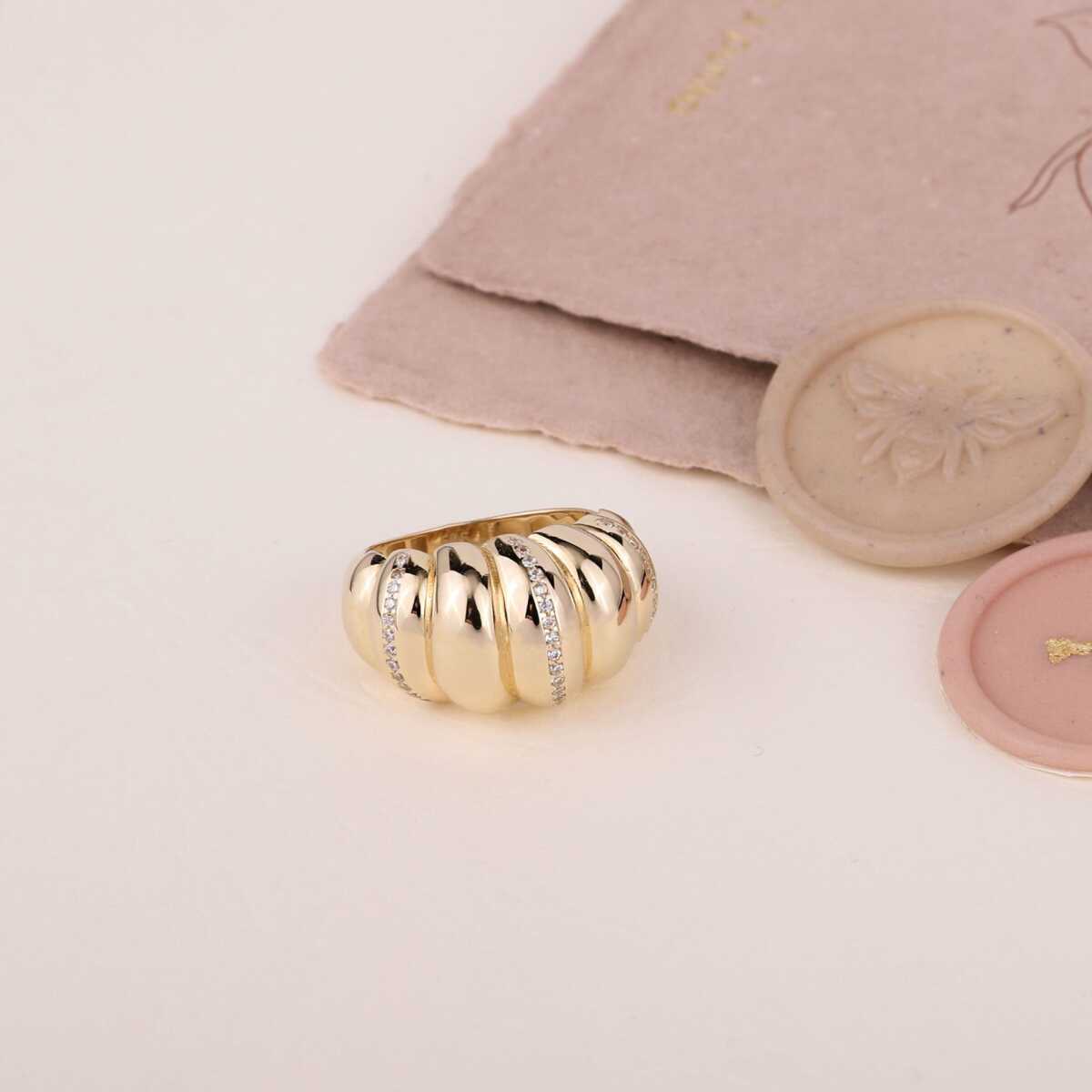 Croissant Ring in 14k Gold