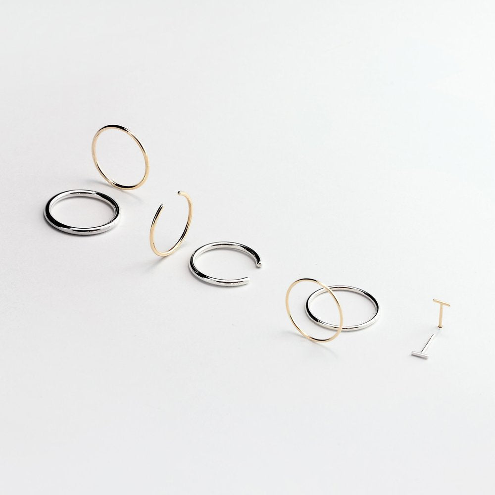 ESSENTIAL DASH SILVER STUD EARRING