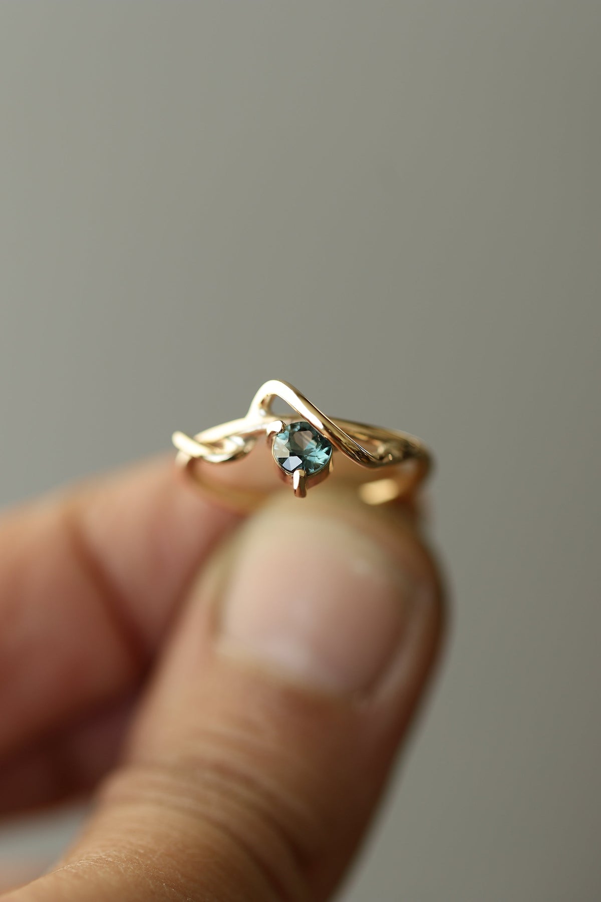 SAPPHIRE VINE RING
