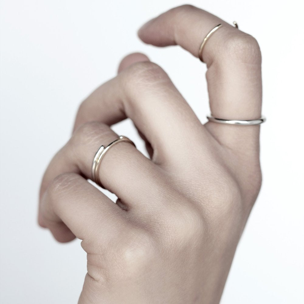 ESSENTIAL OPEN BAND GOLD RING