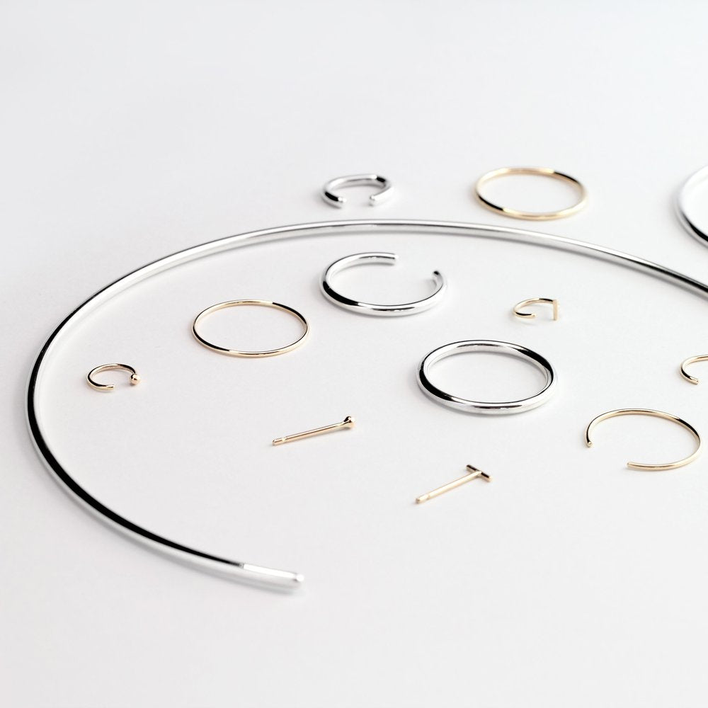 ESSENTIAL DOT GOLD HOOP EARRING