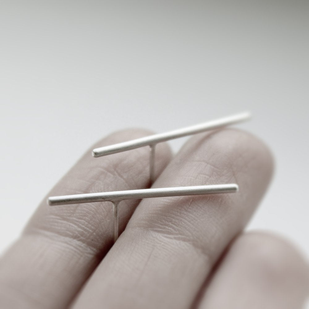 THIN LINE EARRING