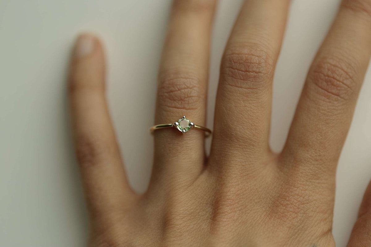 GREEN SAPPHIRE SOLITAIRE RING