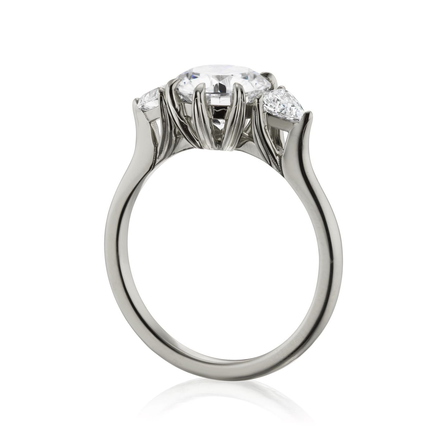 ・MAGNOLIA・Moissanite Center, Trillion Diamonds (1.92ctw)