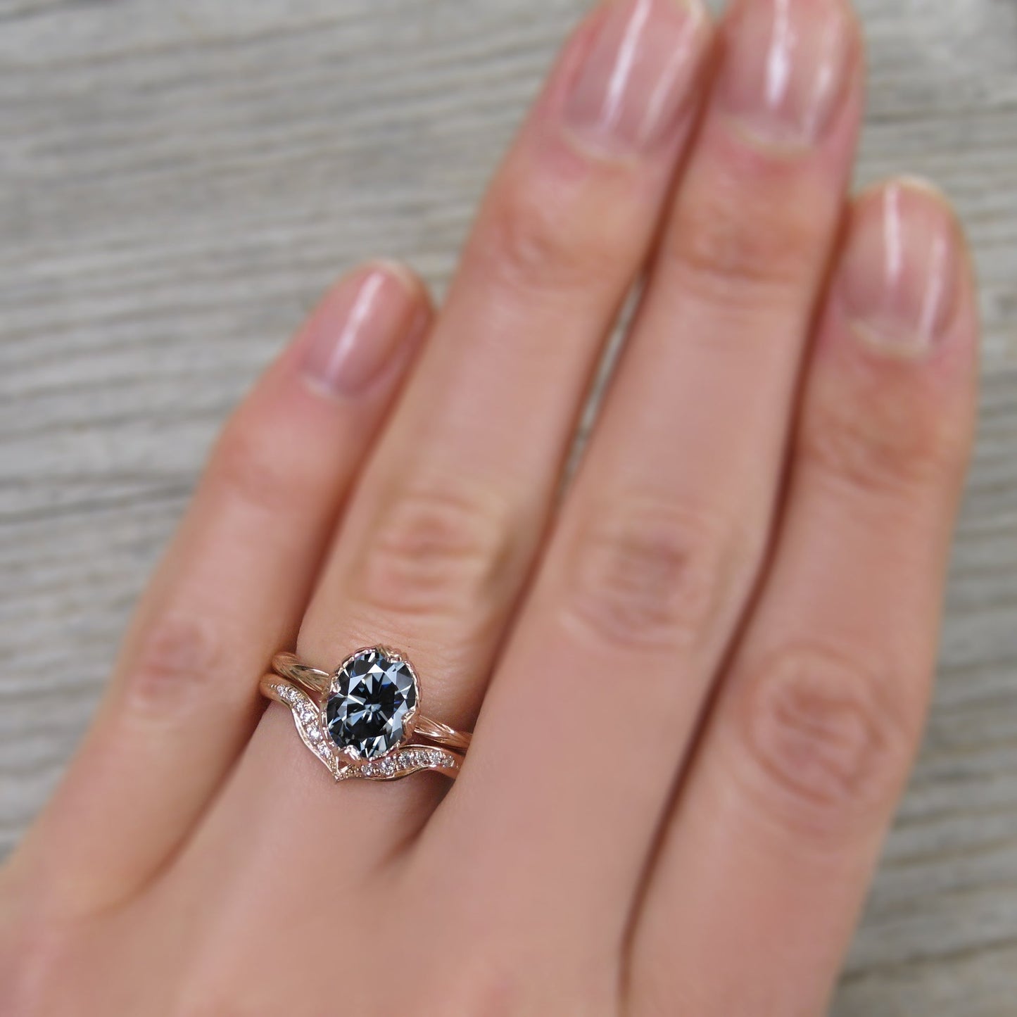 ・OLIVIA・Oval Iconic™ Dark Grey Moissanite, Willow Leaf Band (1.5ct)