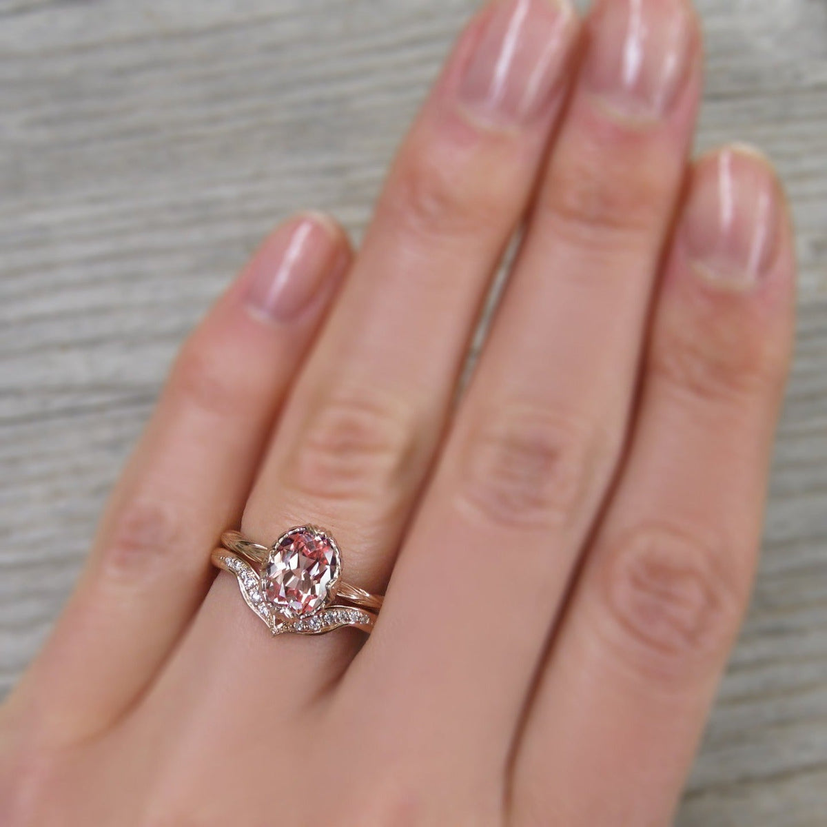 ・OLIVIA・Oval Peach Sapphire, Willow Leaf Band, 1.75ct