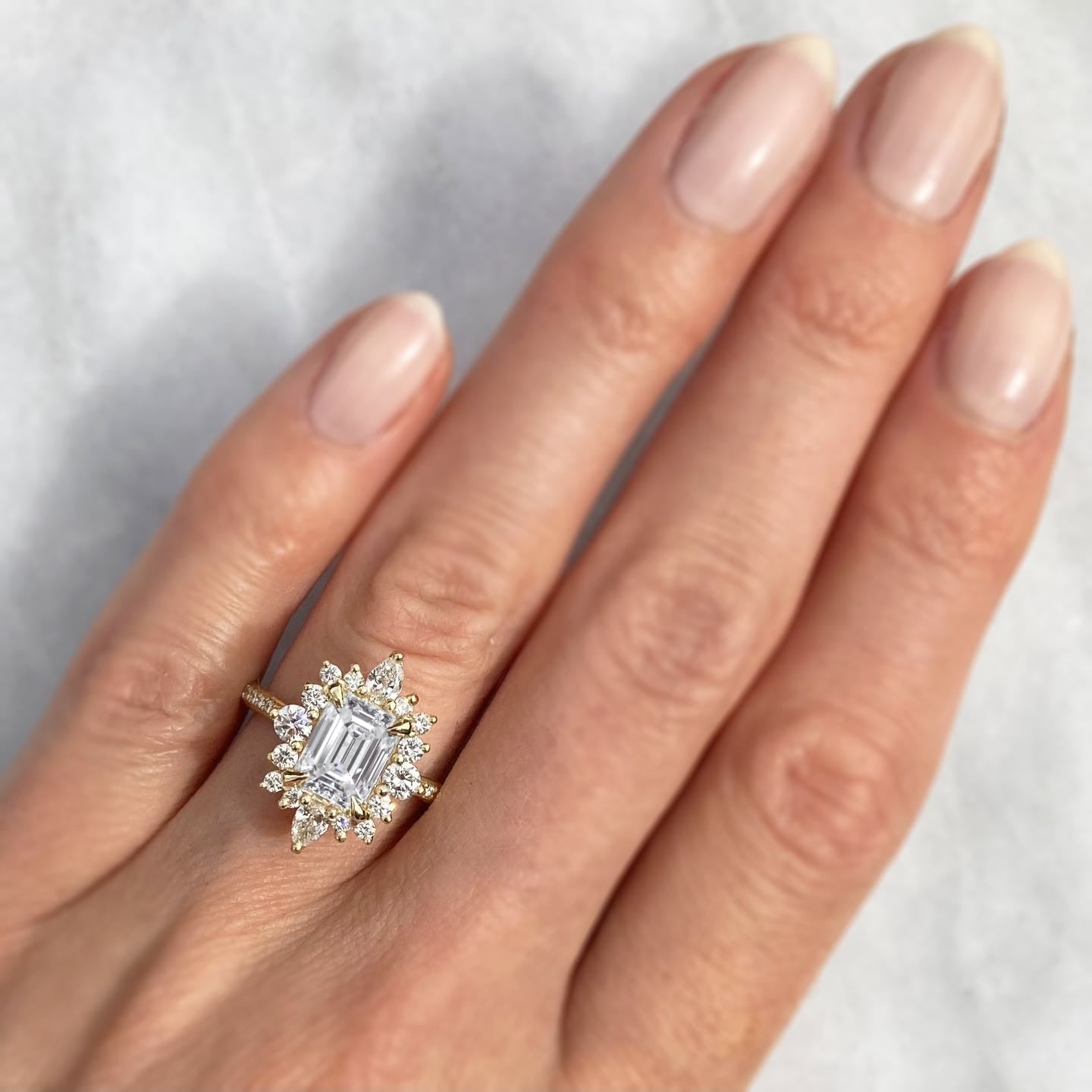 ・TALIA・Emerald Cut Lab-Grown Diamond Center, Diamond Halo (2.54ctw+)