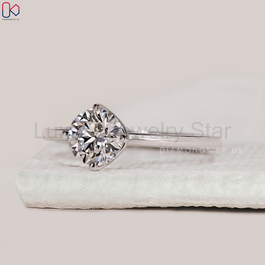 Round Diamond Ring in Solitaire Style - image 2