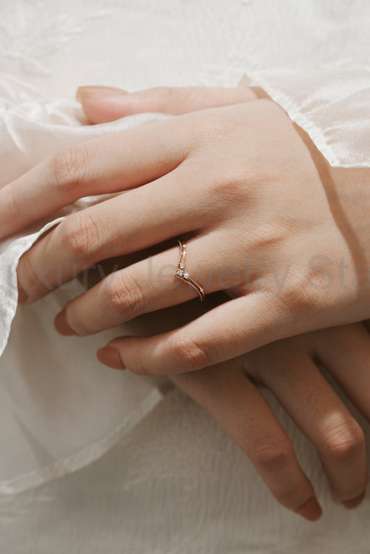 1.5mm Curved Moissanite Stackable Wedding Band