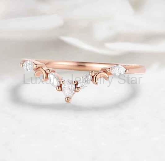 Crescent Moon-Inspired V-Shaped Moissanite Wedding Band