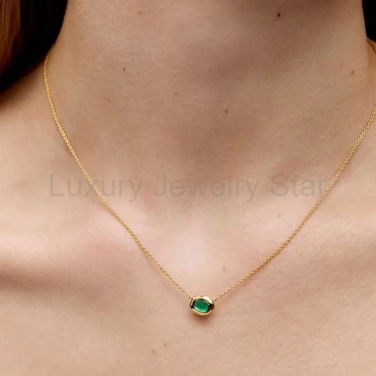 Elysian - Green Agate Minimalist Classic Necklace - image 2