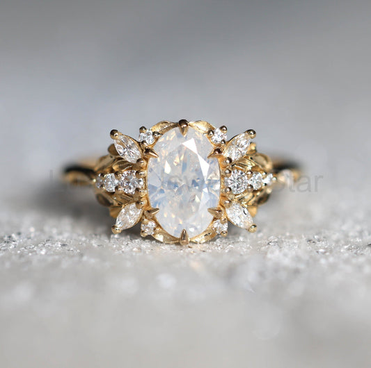 Inti Oval milky diamond ring with leaf detail - image 2