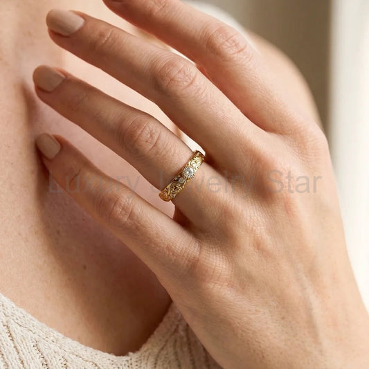 Ivy’s Twinkle | Diamond & Ivy Leaf Wedding Band