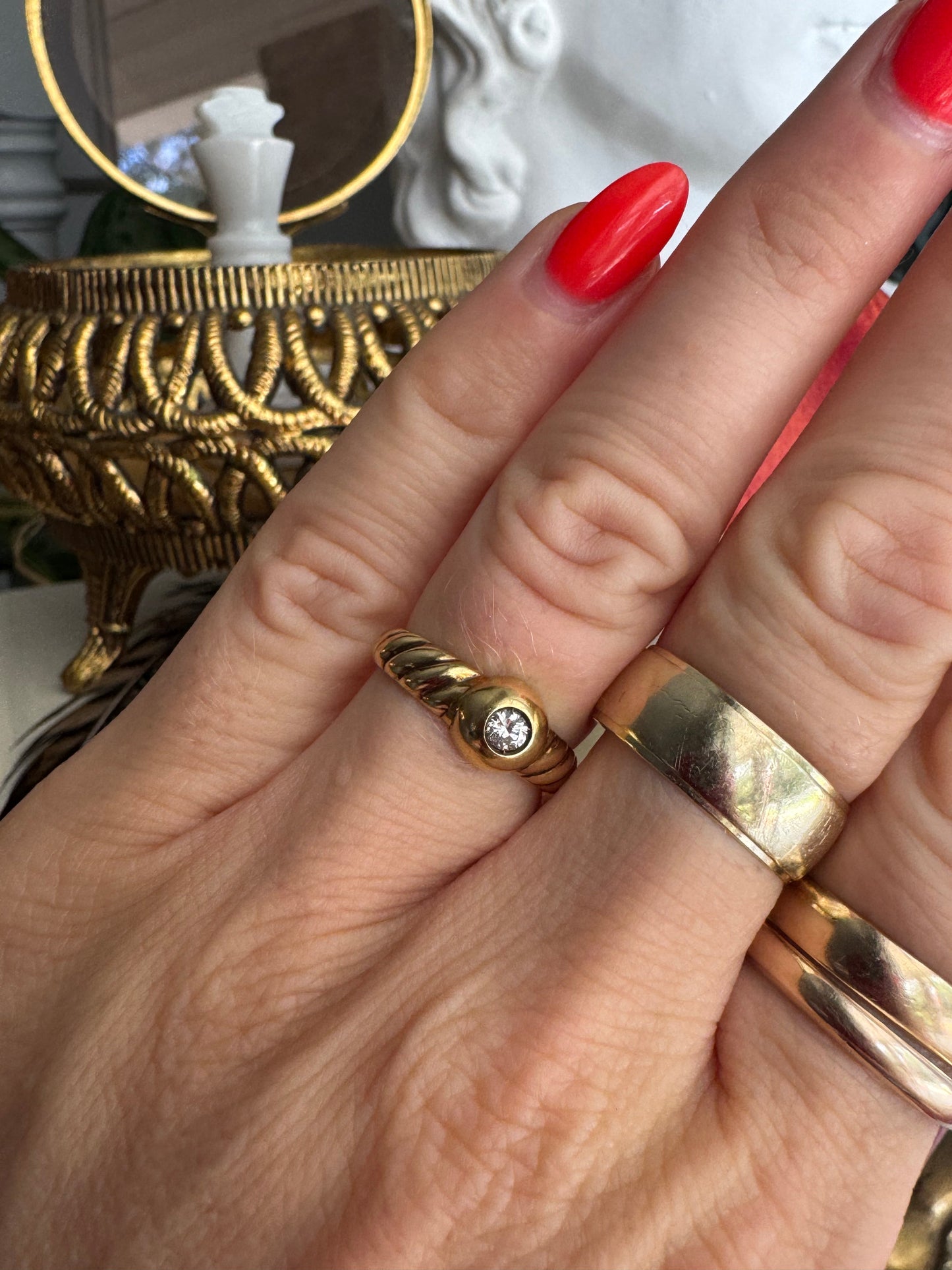 Vintage 18k Bezel Set Twist Ring