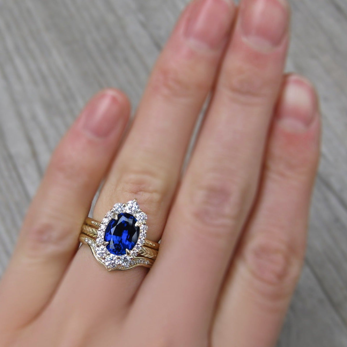 ・SOFIA・Oval Blue Sapphire Center, Diamond Halo (3.25ctw+)