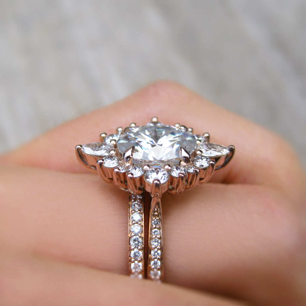・ANIKA・Oval Lab-Grown Diamond Center, Diamond Halo (2.22ctw+)