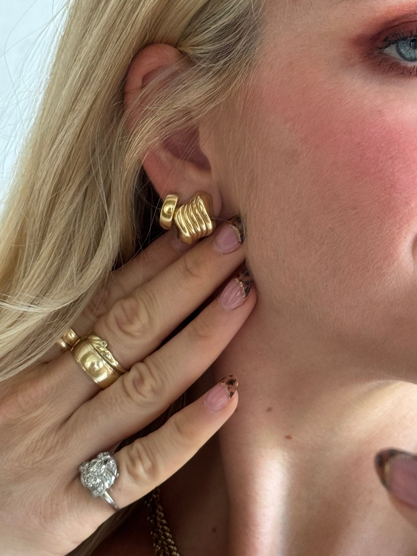 Vintage 14k Italy Classic Omega Back Earrings