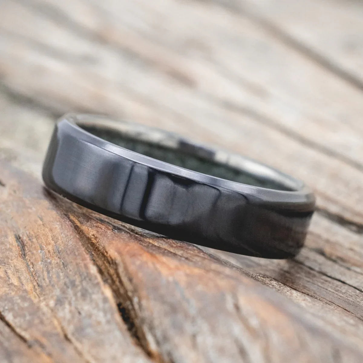 "Hyperion" - Crushed Moss Agate Lined Wedding Band - Black Zirconium (6mm) - Size 8 1/4
