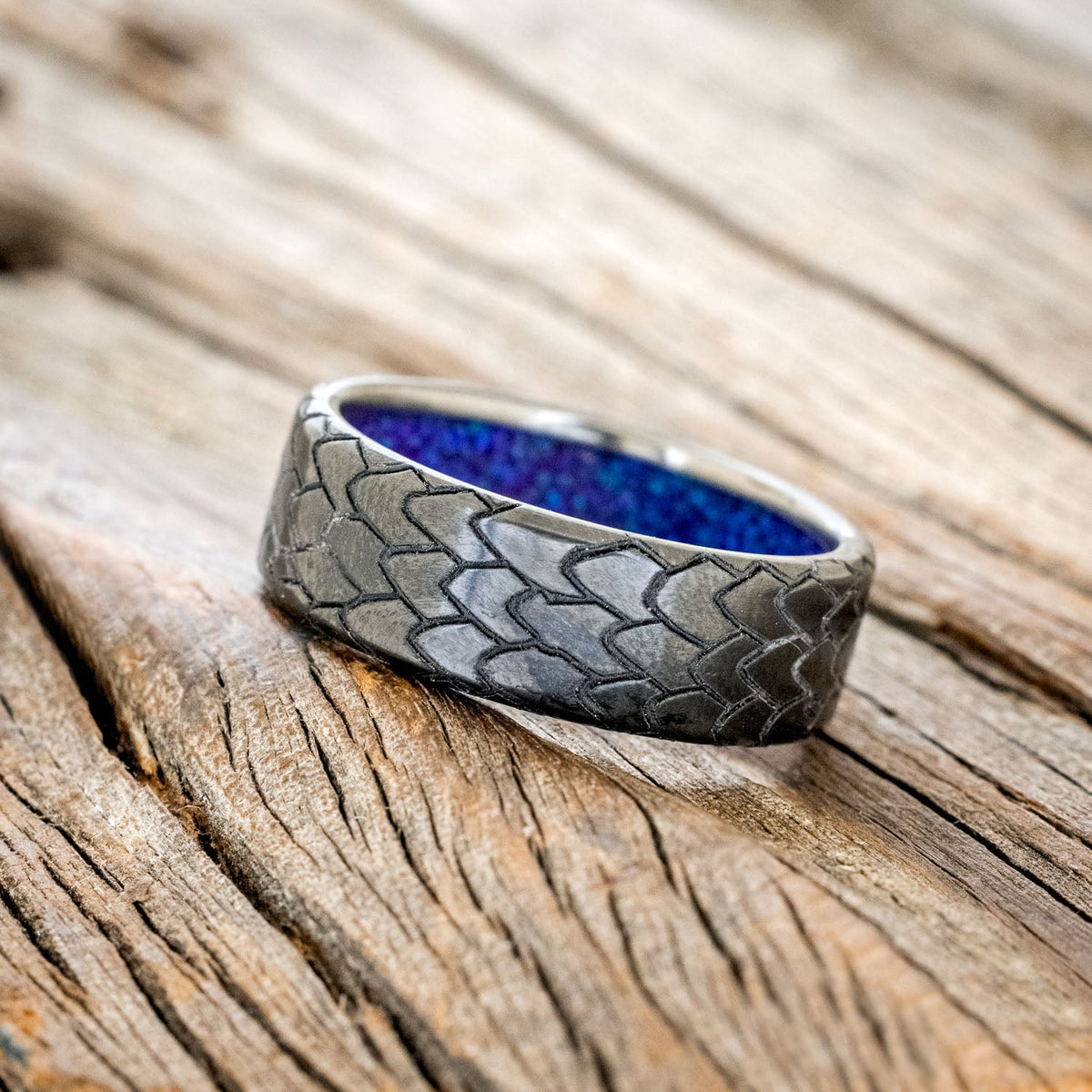 "Echo" - Dragon Scale Engraved Wedding Band With Sleepy Lavendar Opal Lining - Black Zirconium (8mm) - Size 9