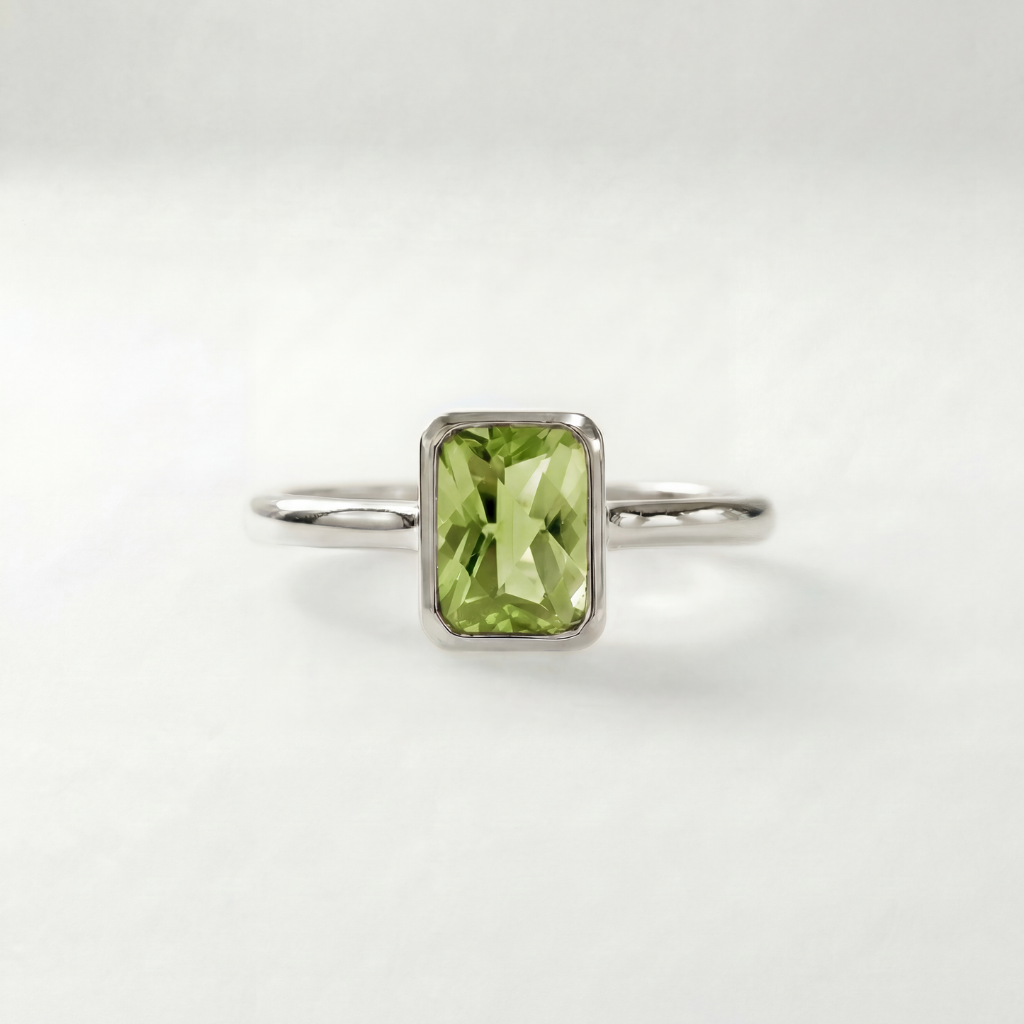 The Classic Bezel Ring | Peridot