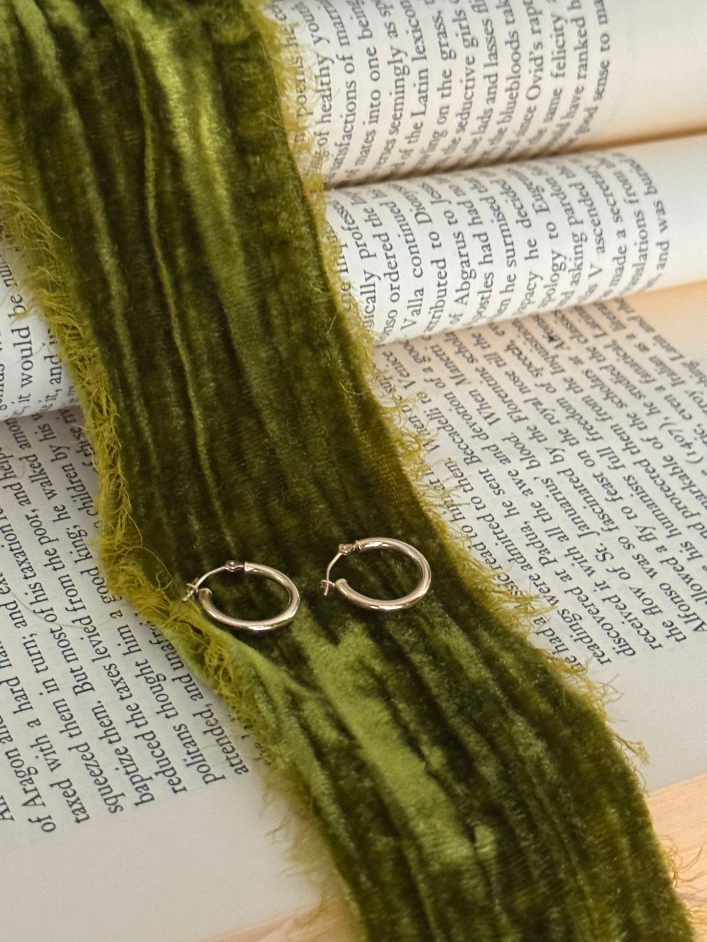 Vintage 14k Yellow Gold Huggie Hoops