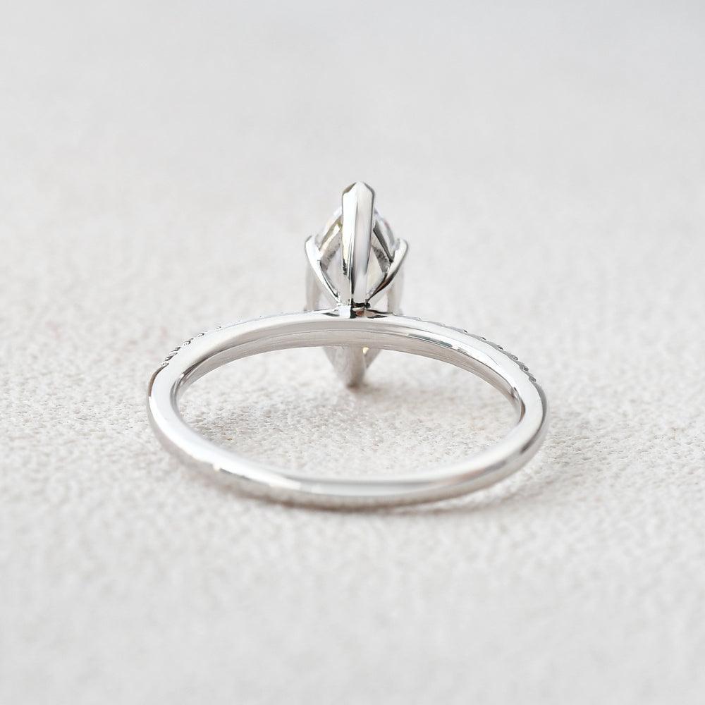Grace‘s Minimal | Marquise Diamond Solitaire Engagement Ring with Pave Band