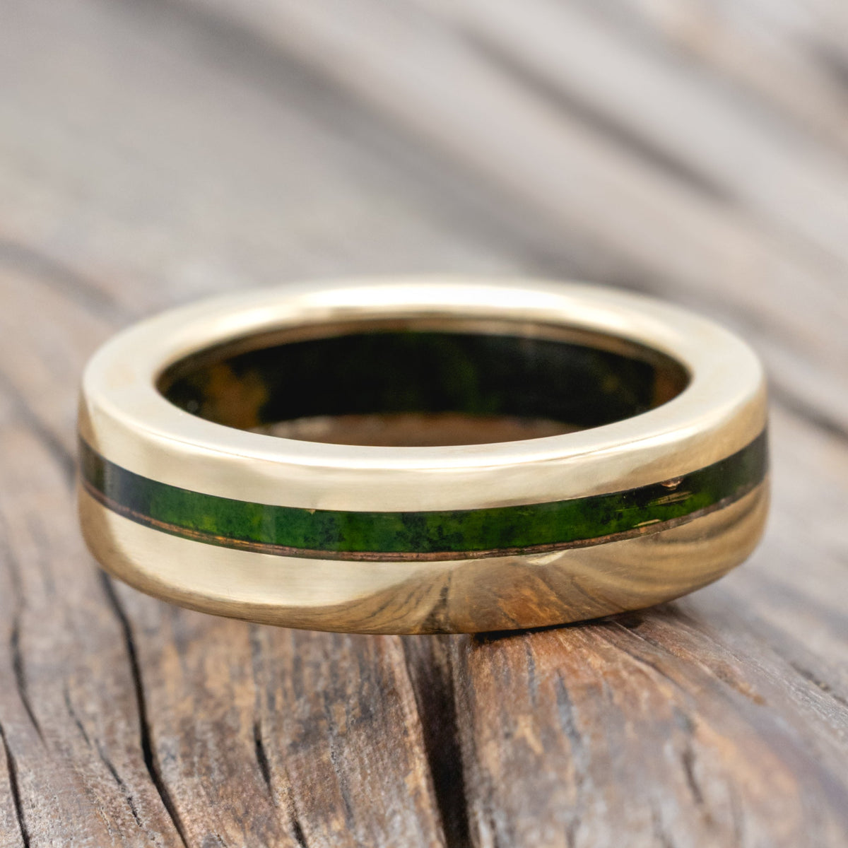 "Vertigo" - Mossy Patina Copper Inlay & Lining Wedding Ring - 14K Yellow Gold (6mm) - Size 7 1/4