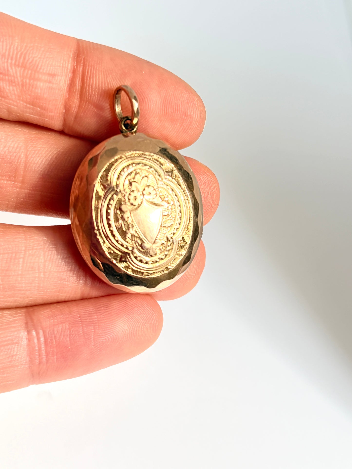 Vintage, 9ct Gold Double sided Forget-me-not Locket / Pendant, 7.46g