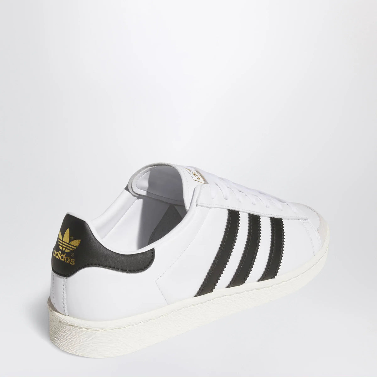 adidas Originals - Jabbar Lo sneakers in white and black