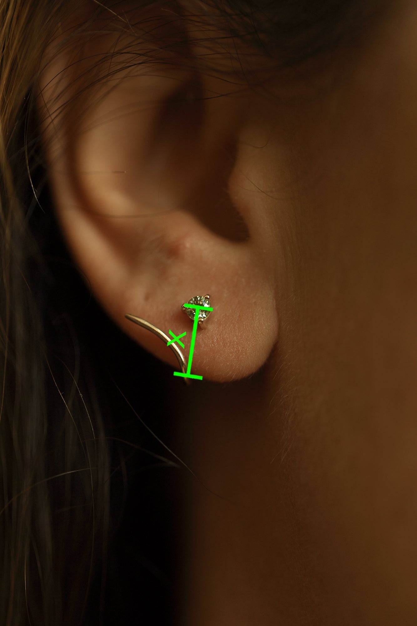 VINE HUG GREEN SAPPHIRE EARRING