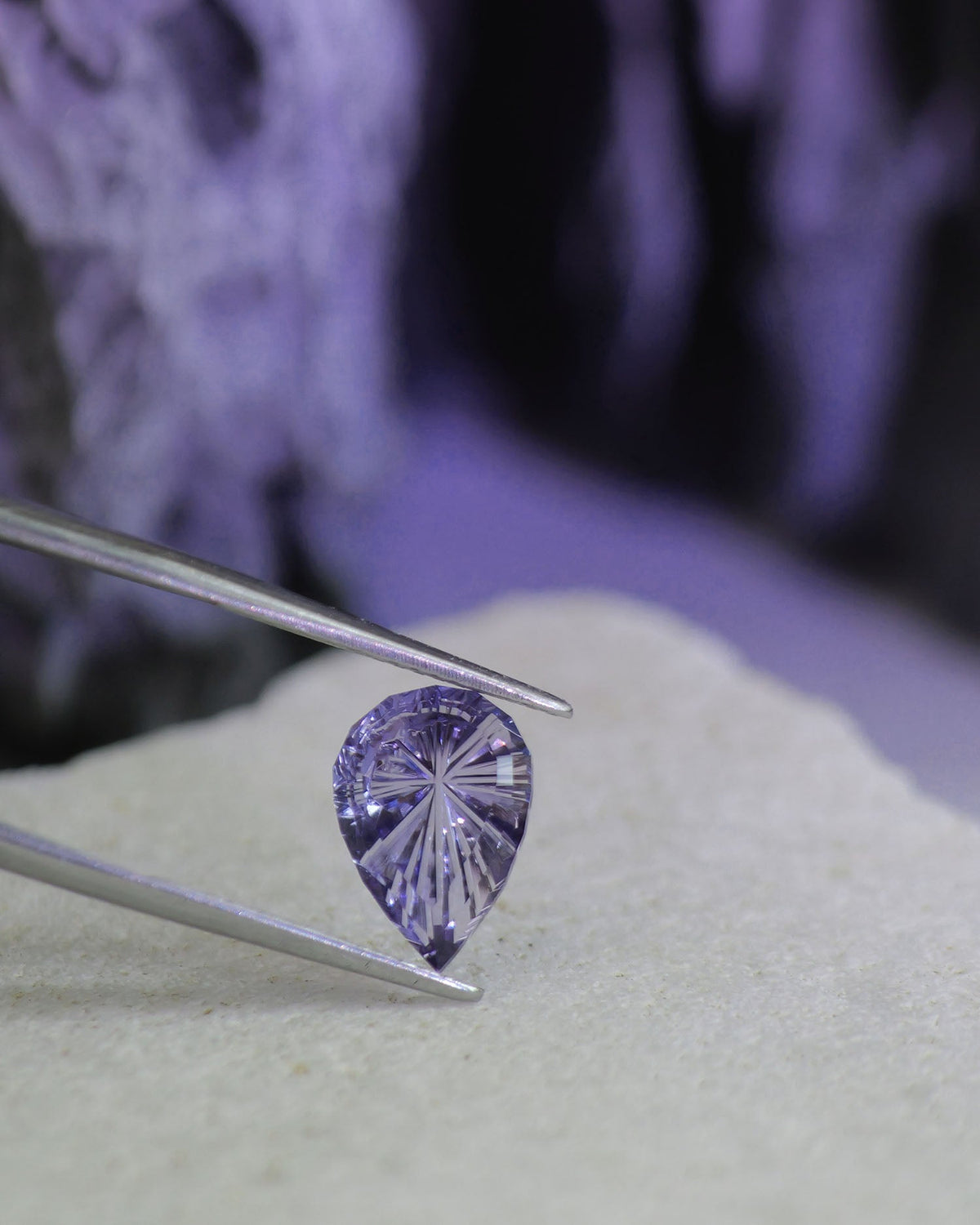 Tanzanite, Hortensia cut | natural, purplish lavender color, pear-cut, 11x7.6mm, 2ct
