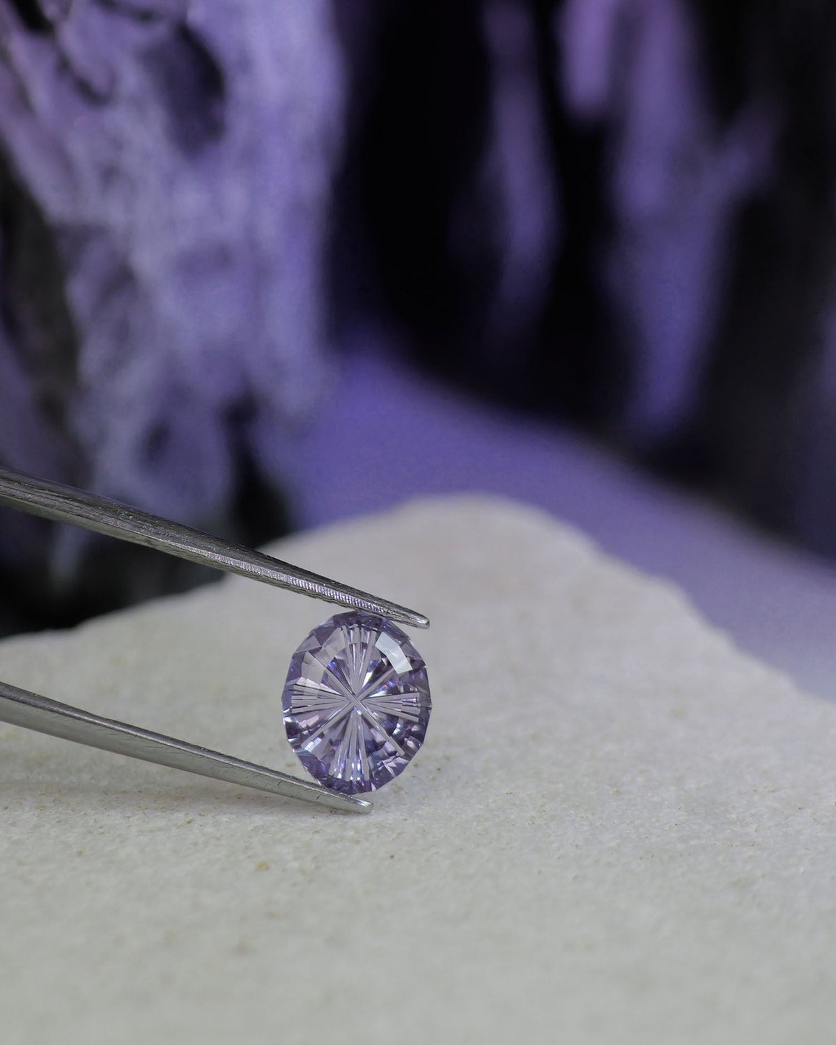 Tanzanite, Hortensia cut | natural, purplish lavender color, oval-cut, 9x7mm, 1.6ct