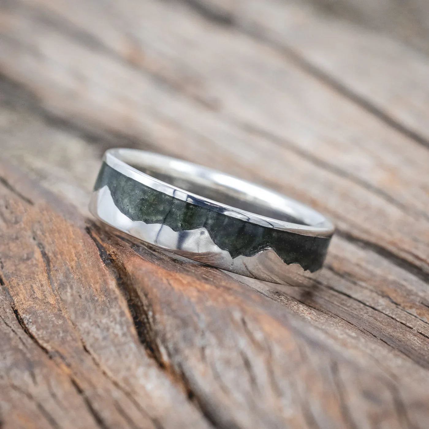 "Helios" - Crushed Moss Agate Mountain Range Wedding Band - Silver (6mm) - Size 9 1/4