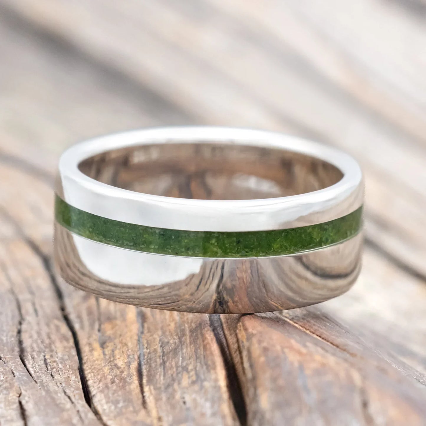 "Vertigo" - Wedding Band With Natural Moss Inlay - Silver - Size 7 1/2