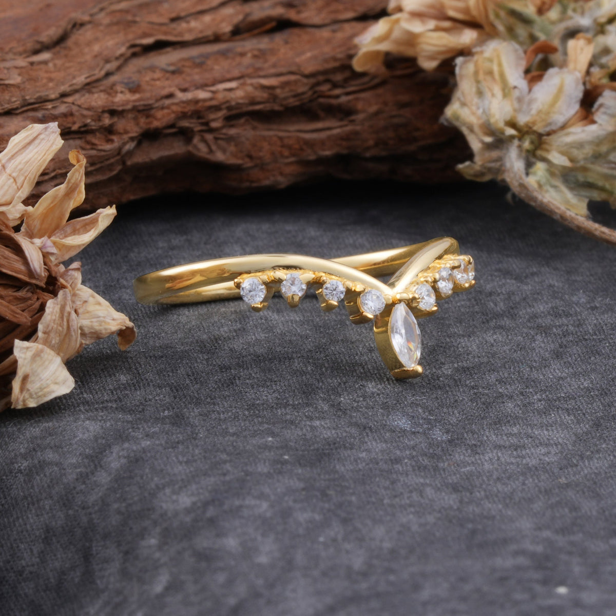 Luxurious Marquise Cut Moissanite Curved Wedding Ring