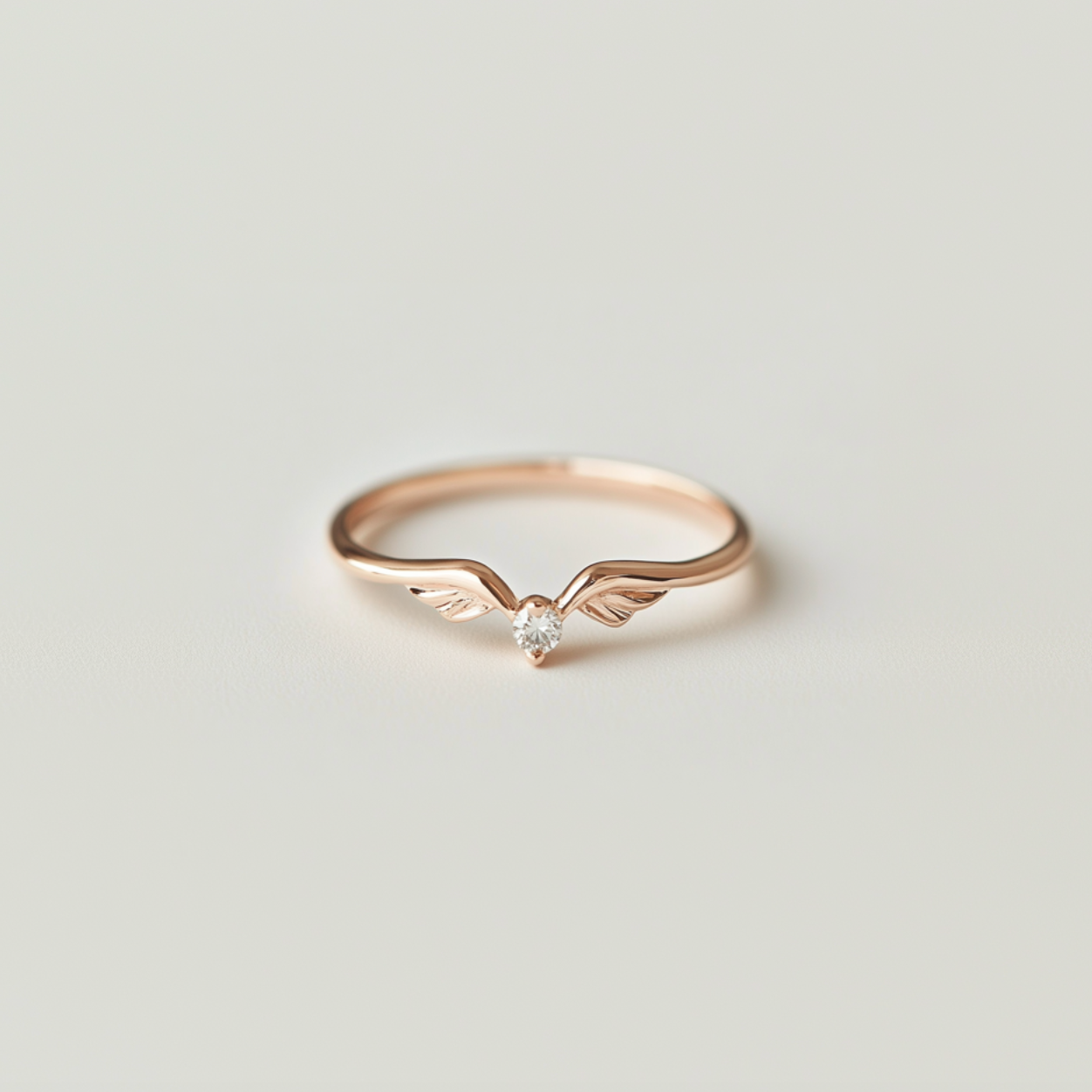 Angel‘s Whisper | V-Wing Solitaire Diamond Wedding Band