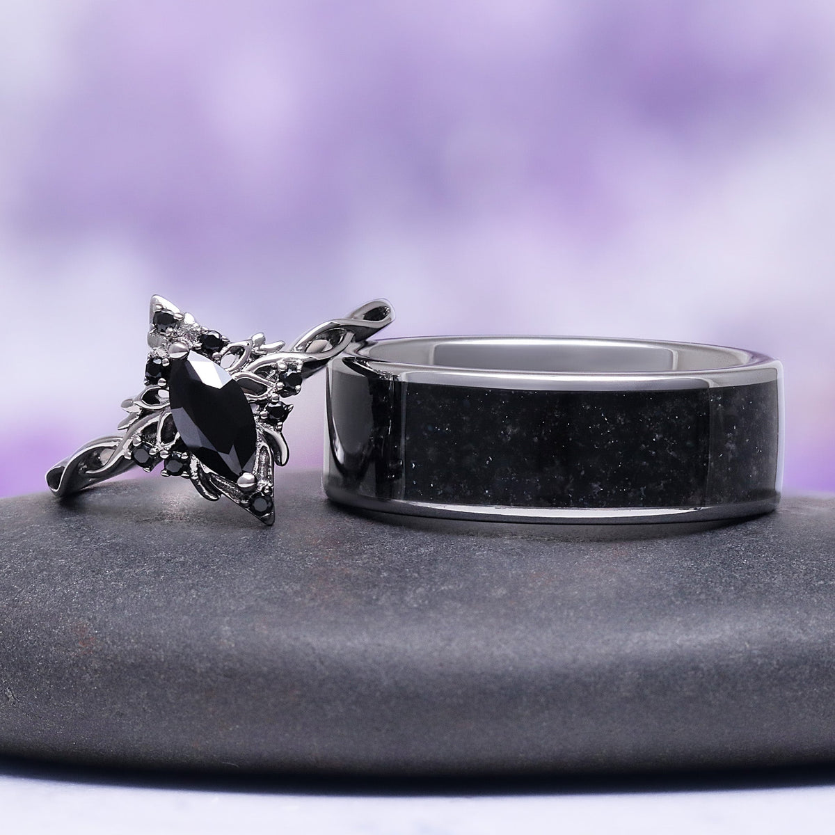 Black Onyx Mens Wedding Band in Tungsten Carbide (8mm)