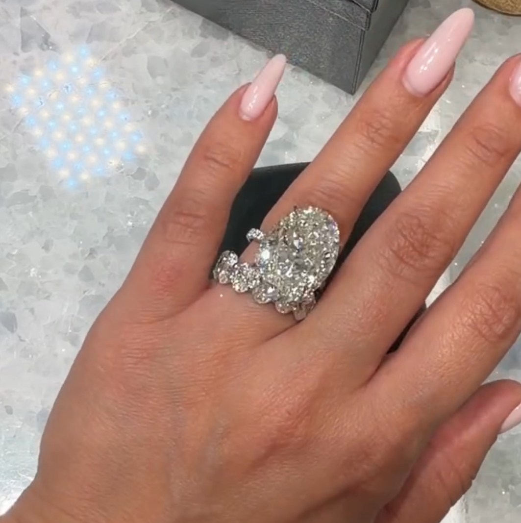 Breathtaking Oval Cut 13.0ct Bridal Ring Set In Sterling Silver