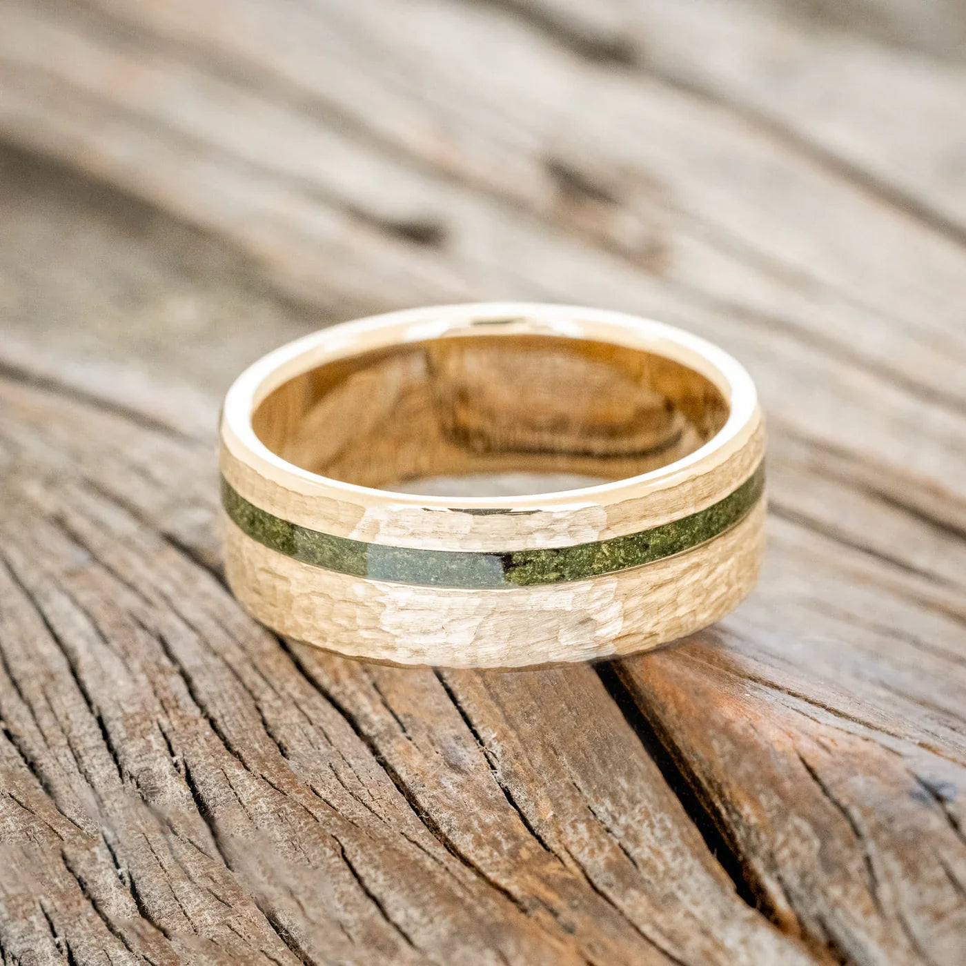 "Vertigo" - Wedding Band With Natural Moss Inlay Featuring A Hammered Band- 14K Yellow Gold - Size 11