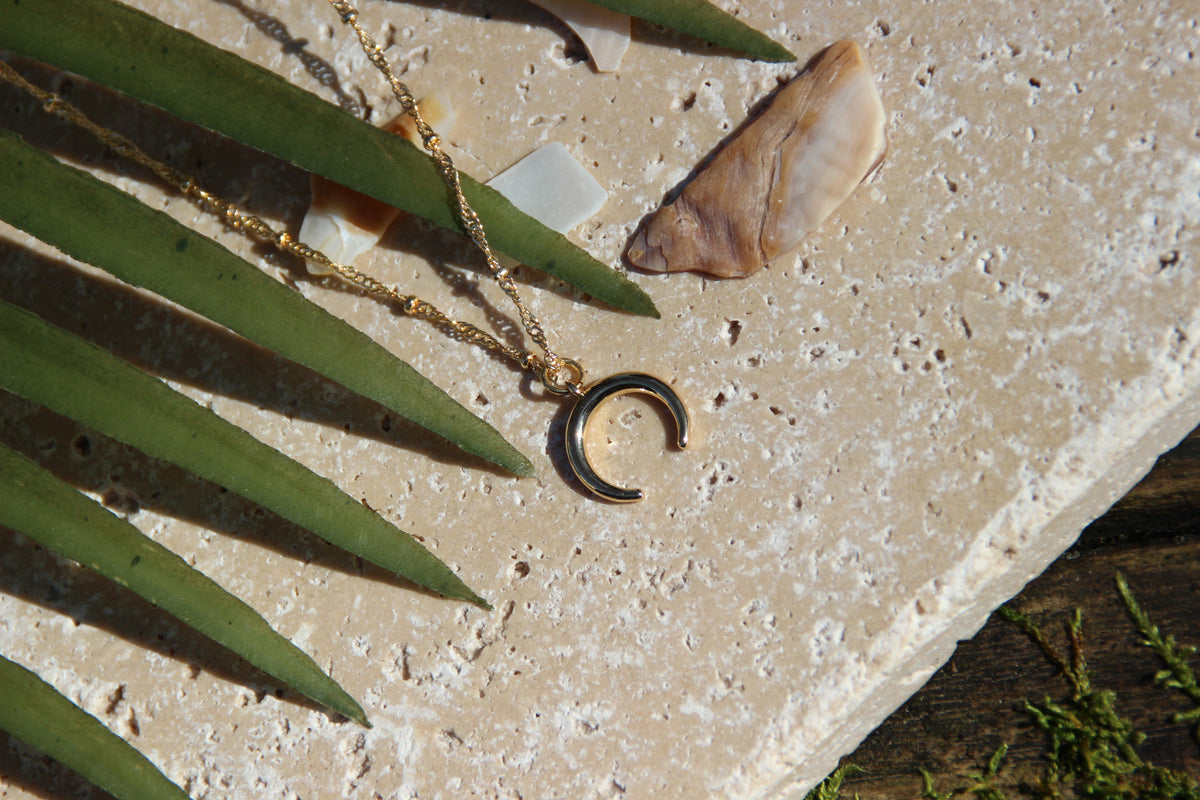 BEACH necklace